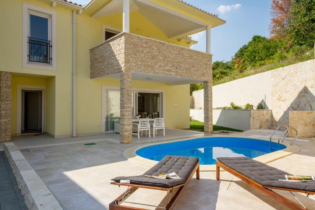 House Sunny Rock Baska Villa Bagian luar foto
