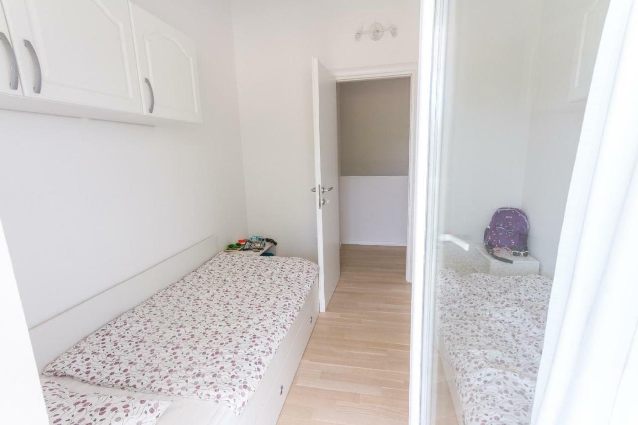 House Sunny Rock Baska Villa Bagian luar foto