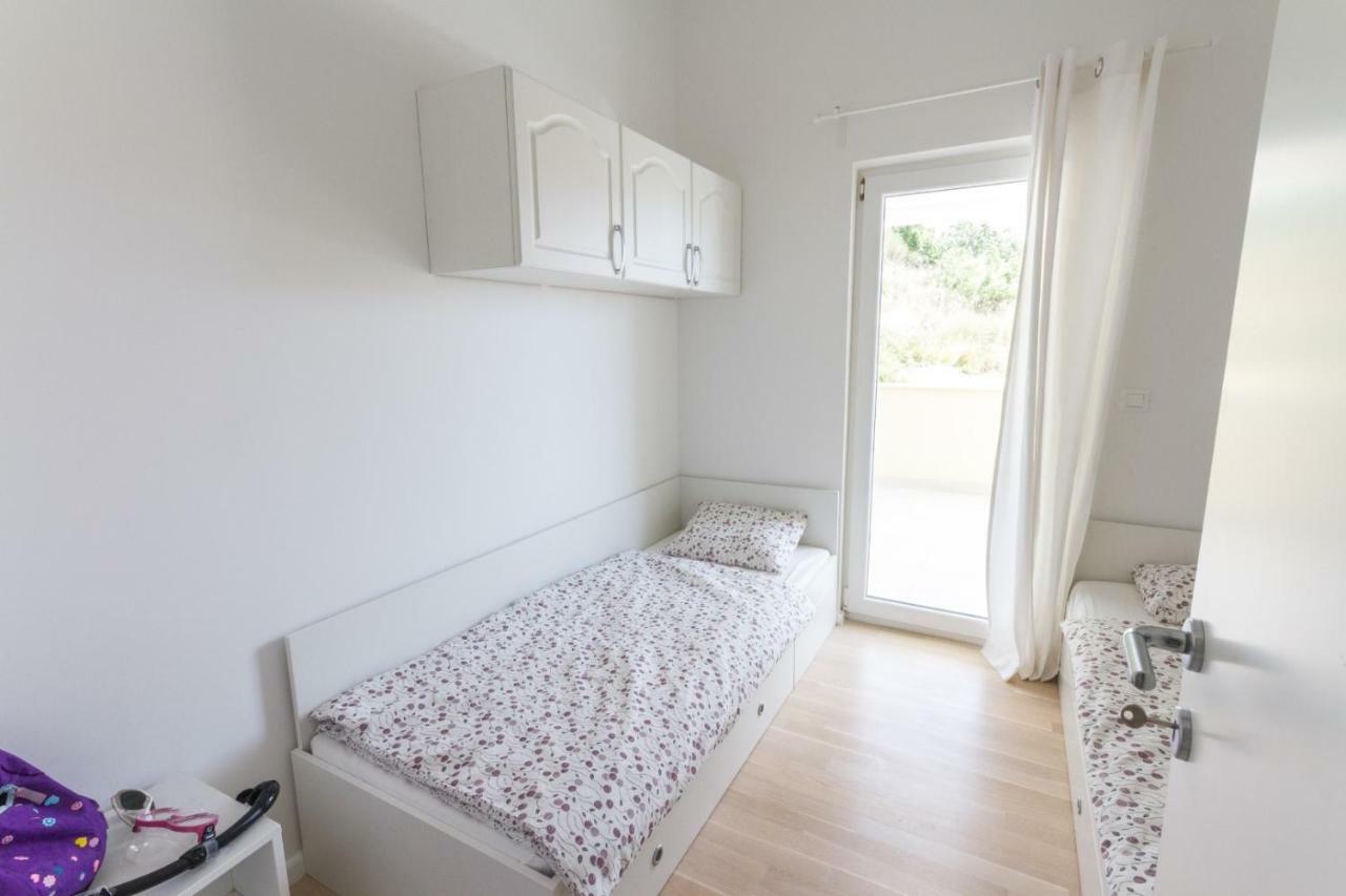 House Sunny Rock Baska Villa Bagian luar foto
