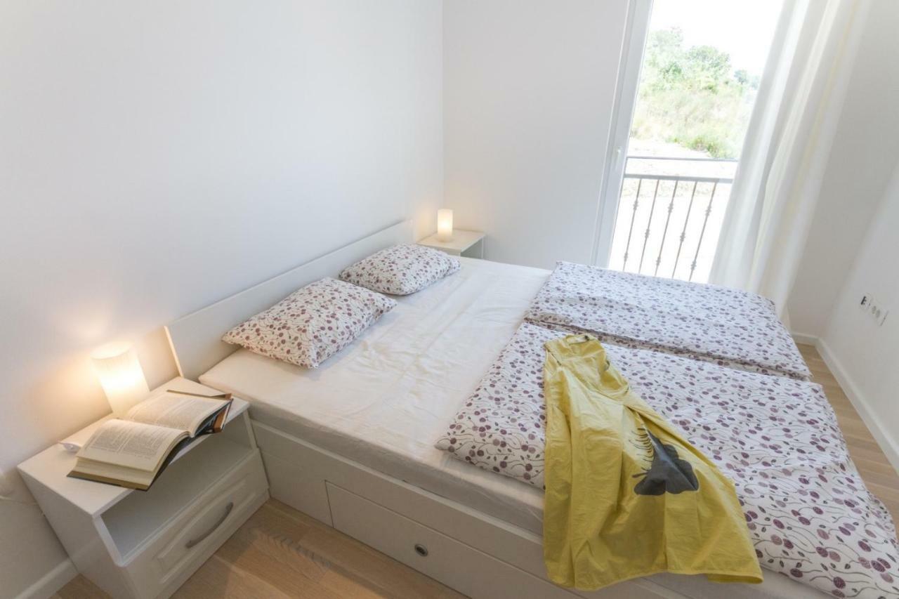 House Sunny Rock Baska Villa Bagian luar foto